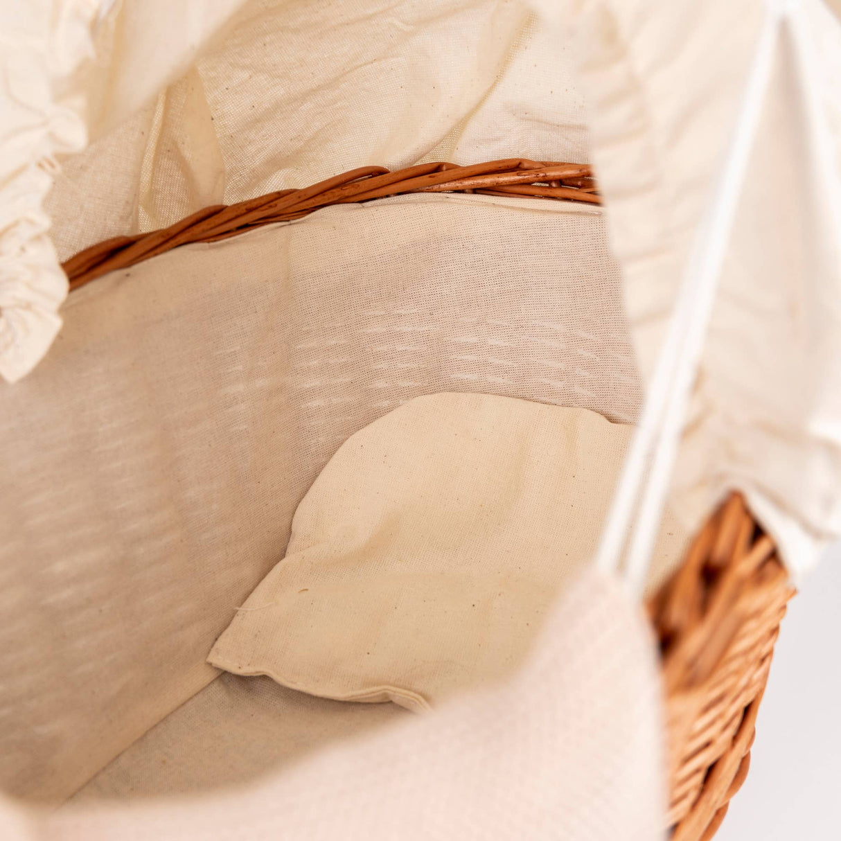 Wicker Pram Eggshell