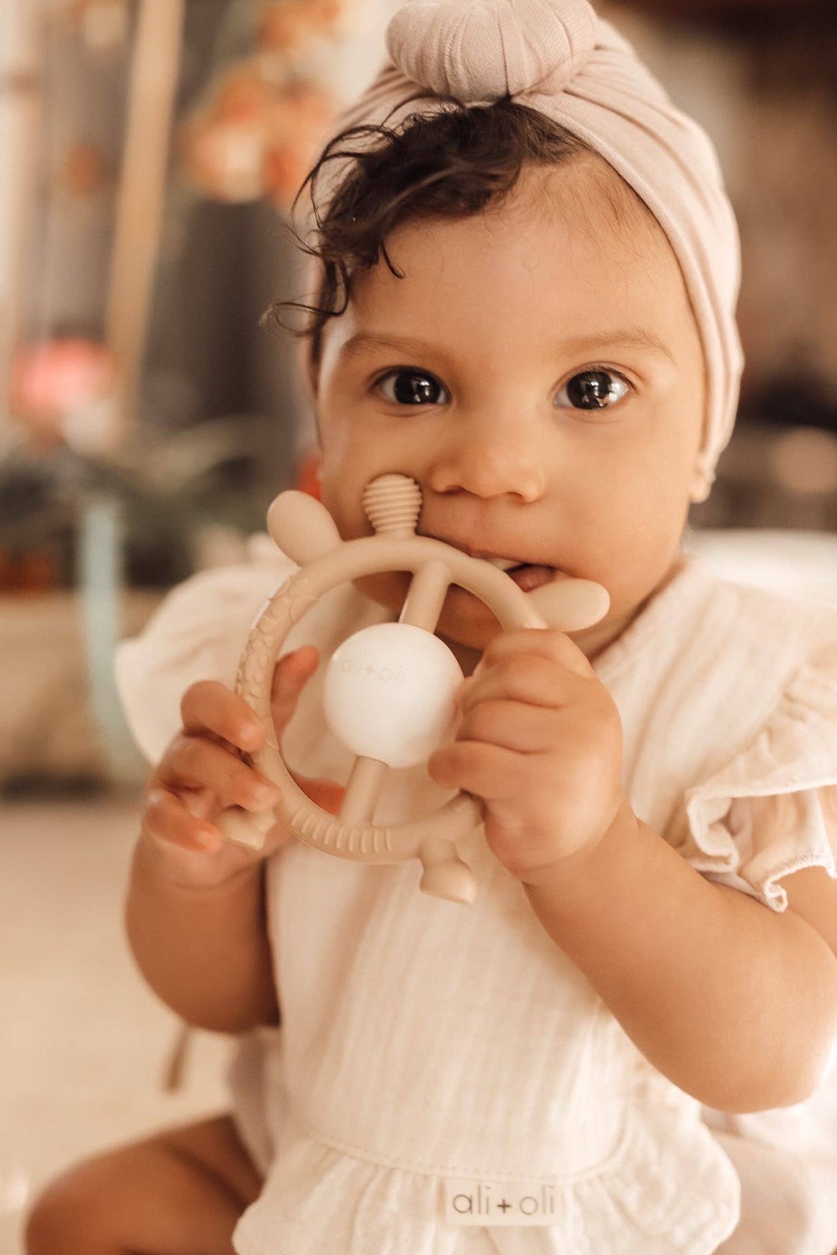 Muslin Cotton Ruffle Baby Bib (Ivory)