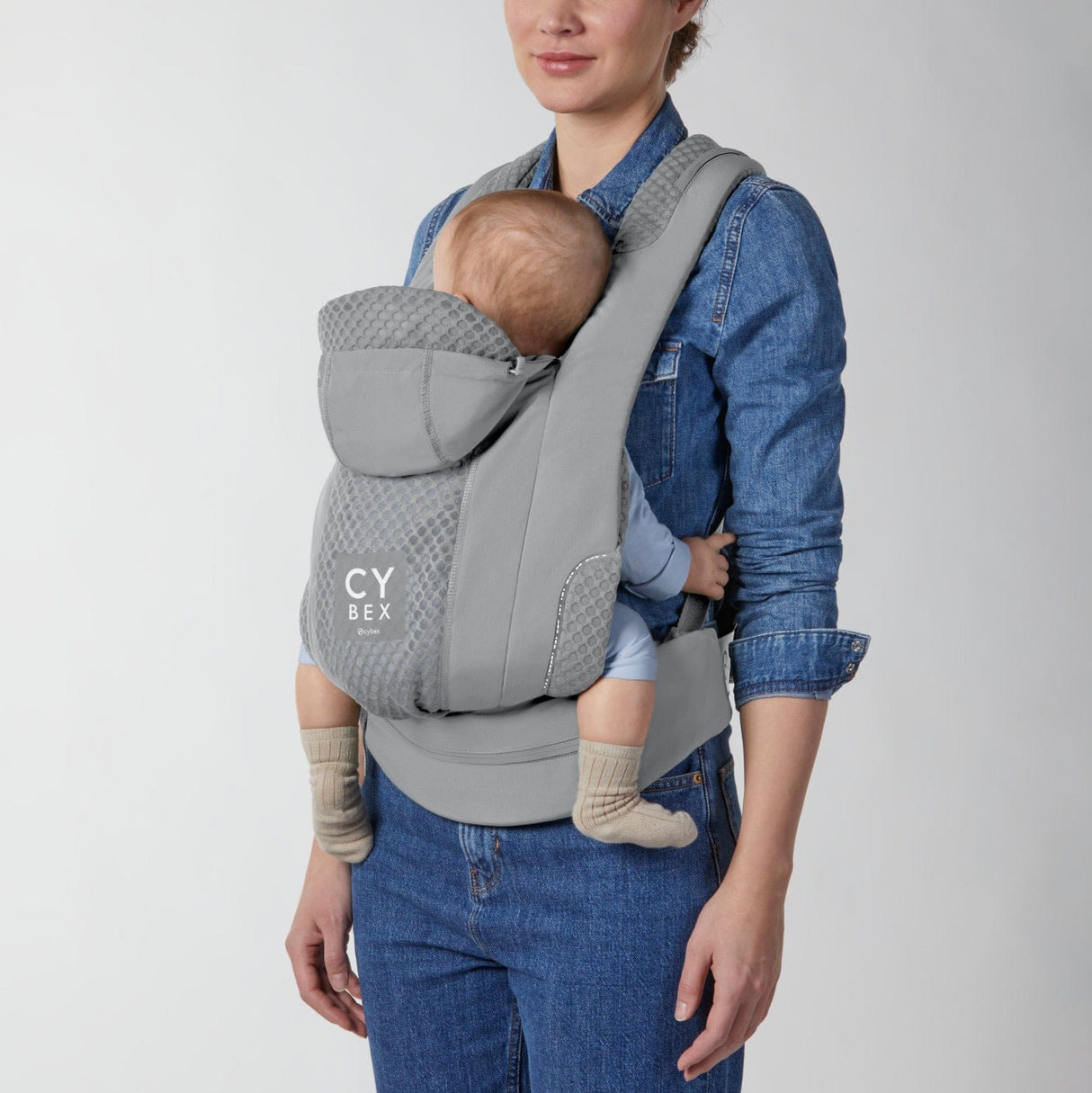 Cybex COYA Carrier - Thunder Grey lifestyle