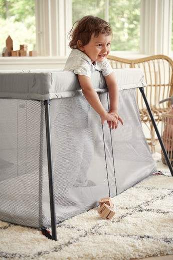 Baby Bjorn Travel Crib Bundle with Fitted Sheet - Tadpole