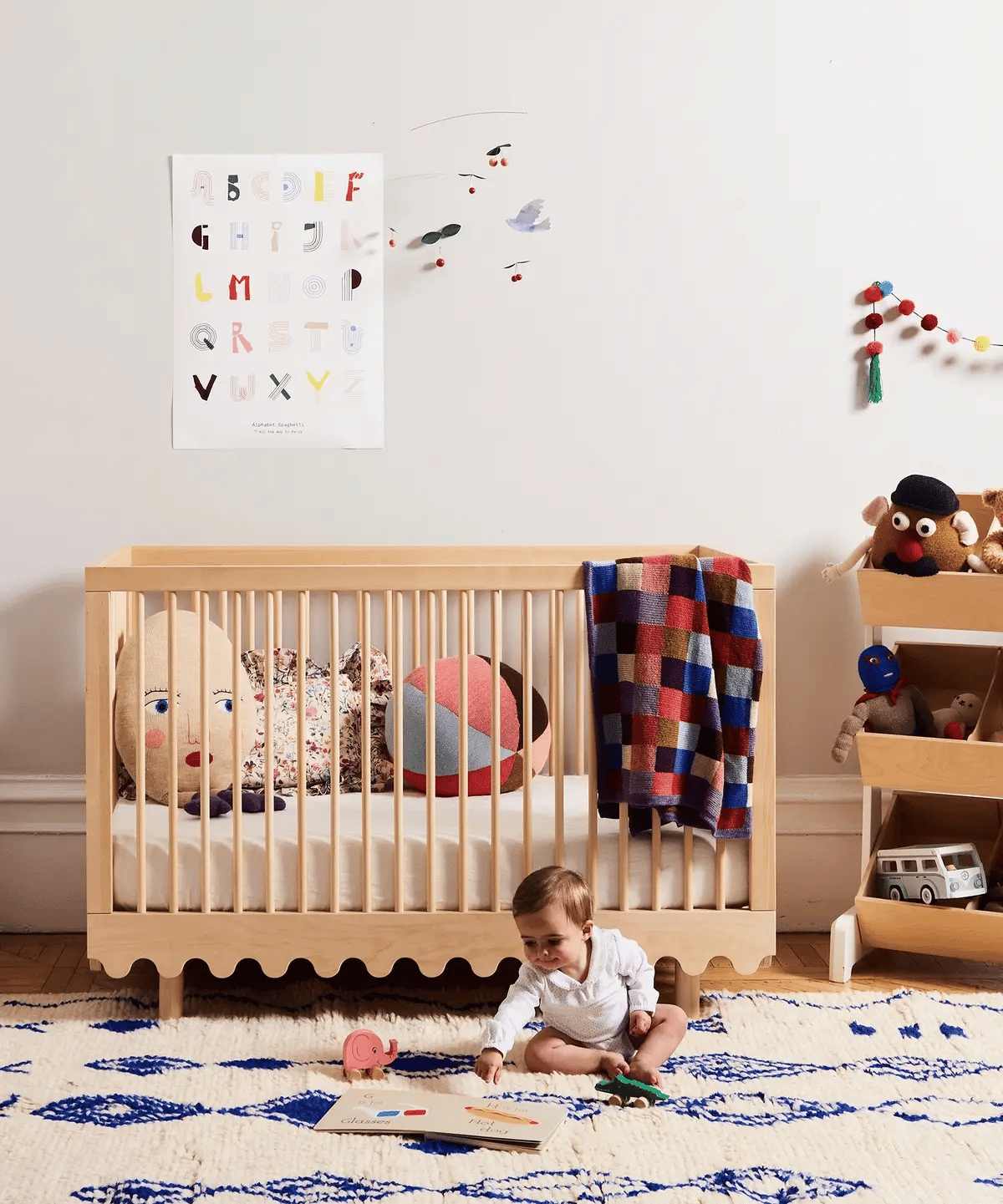Moss crib with modern design and adjustable mattress support, perfect for babies