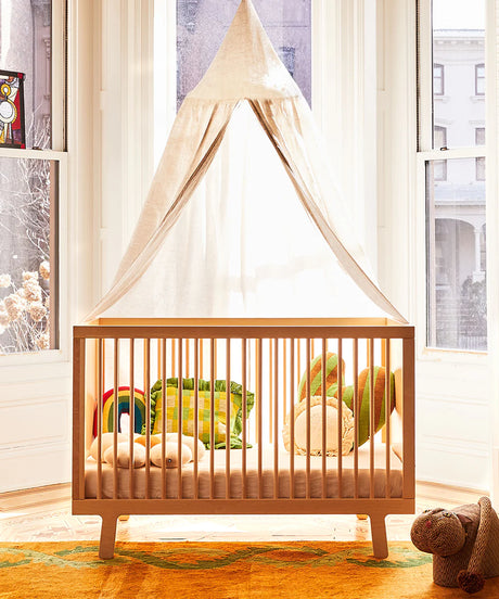 Sparrow crib with modern design and adjustable mattress height