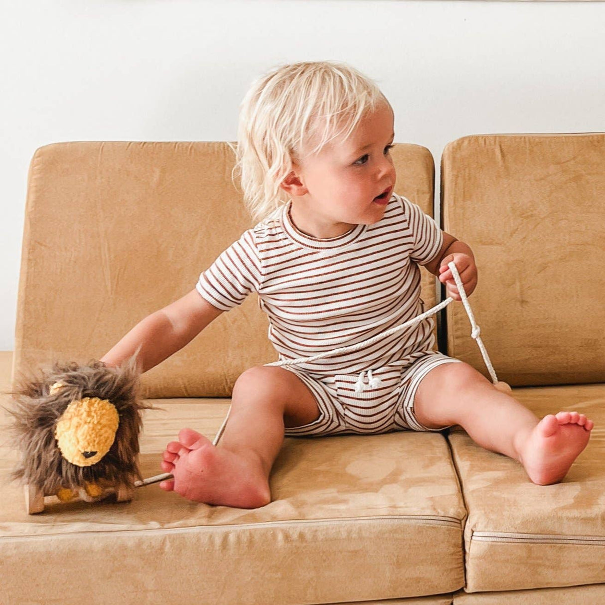 LEO // pull-along toys