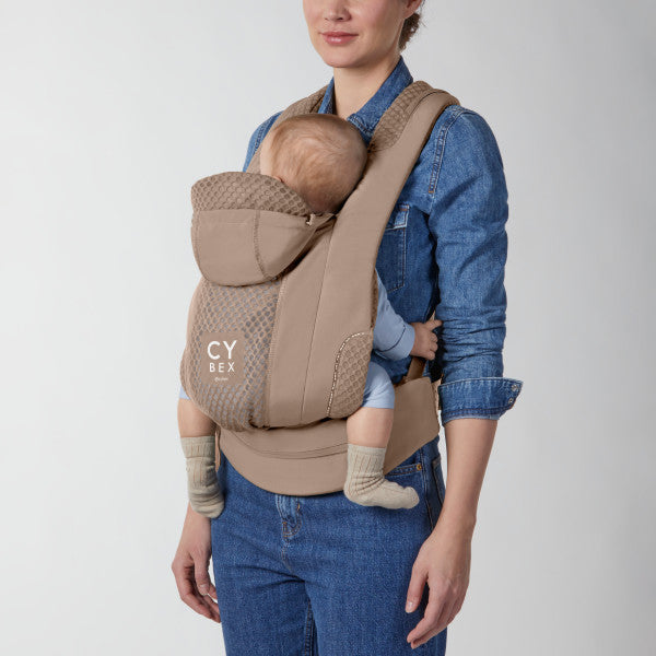 Cybex COYA Carrier - Cozy Beige lifestyle